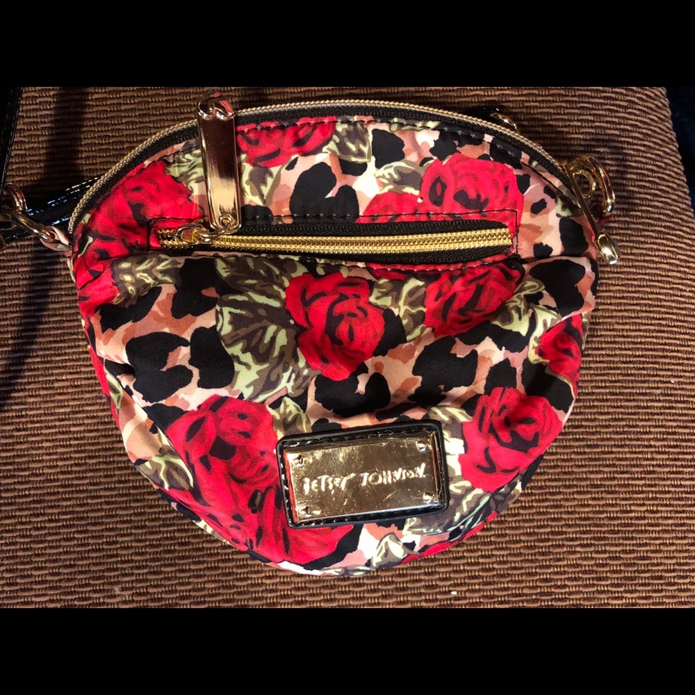 Cute cross body bag .